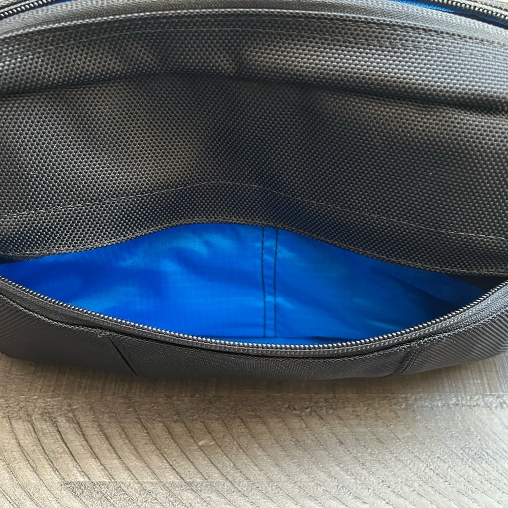 Tomtoc Wander-T26 Daily Sling Bag - Picture 7 of 10